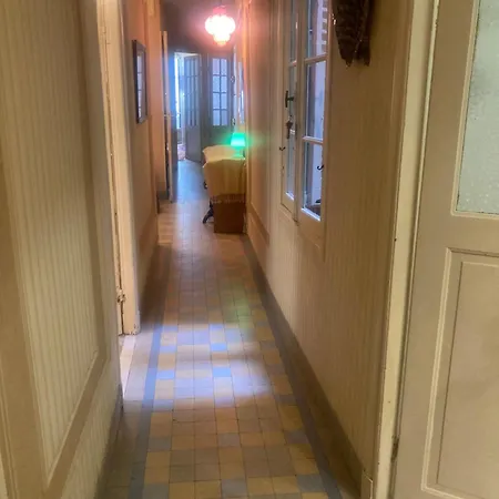 Dans Le Vieux-nice نيس