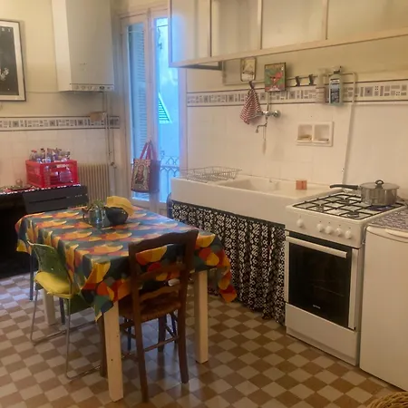 Dans Le Vieux-nice Appartement